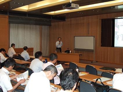 研究会の様子（講演者　広瀬弘忠　東京女子大学名誉教授）