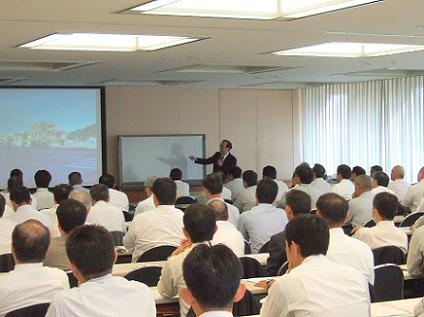 研究会の様子（講演者　松井　豊　筑波大学大学院教授）